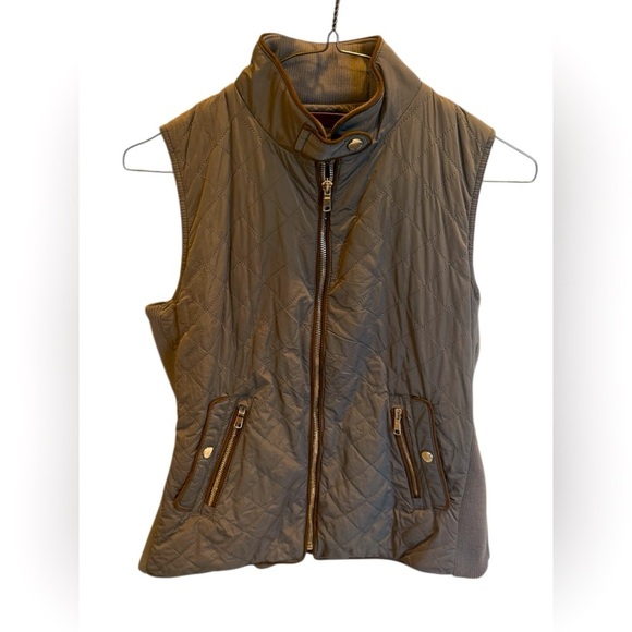 Zara Woman Green Quilted Zip Vest Size Small Stretch Sides Pockets Gold Accents - Picture 1 of 3